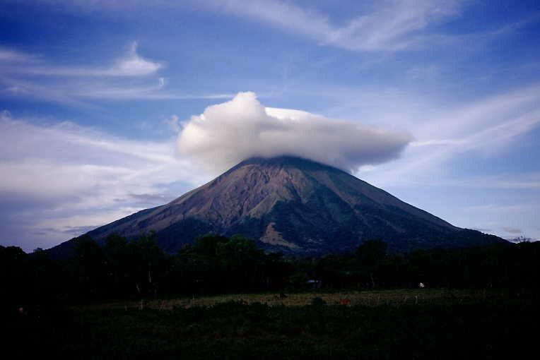 0082KM 35236 22DEC02 Costa Rica La Fortuna .jpg